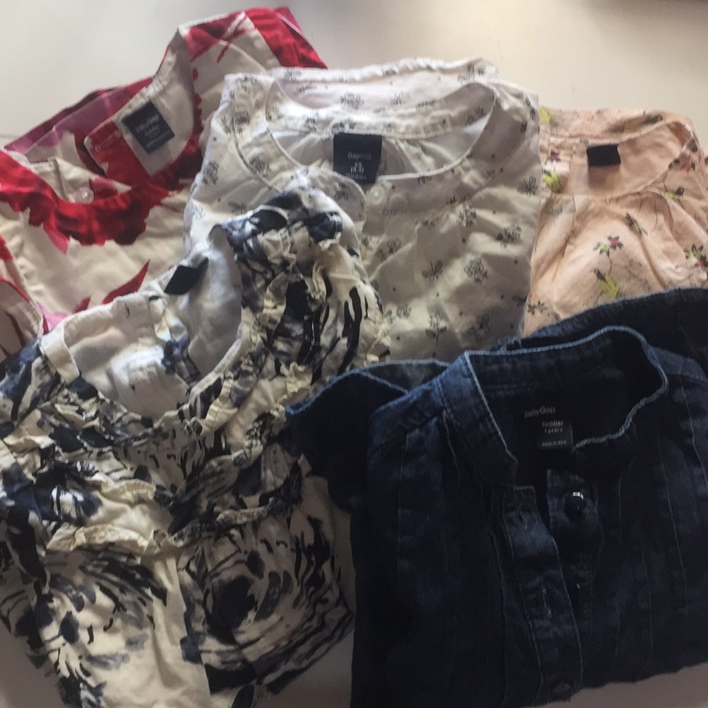 Bundle of beautiful Gap shirts
